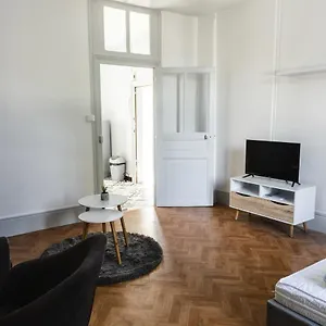 Superbe appartement avec parking fermé gratuit . Appartement Montluçon